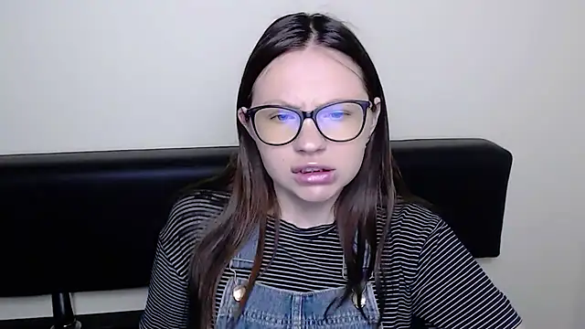 LiliaErmi online show from May 25, 2026, 6:12 am