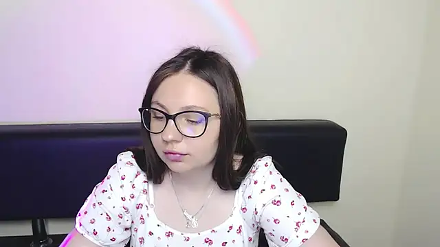 LiliaErmi online show from June 20, 2026, 6:51 am