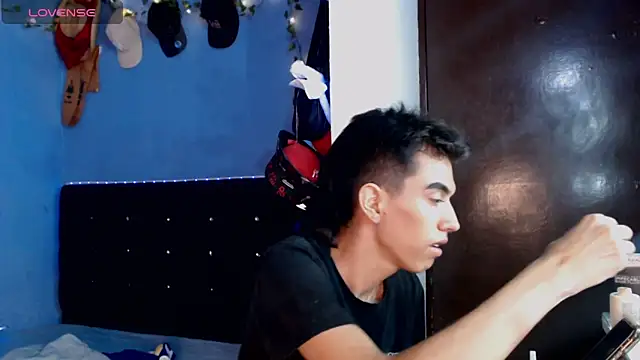 Snapshot of Juan_Gomezz26 chatting on May 17, 2026, 12:21 am Juan Gomezz26 online show from May 17, 2026, 12:21 am