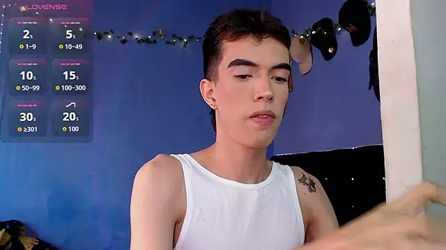 Juan Gomezz26 online show from June 14, 2026, 7:59 pm