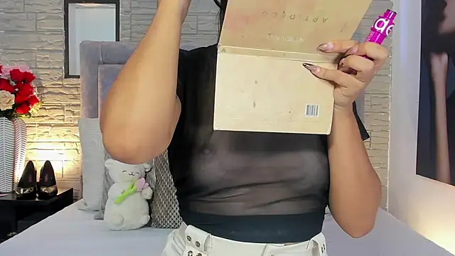 Snapshot of LanaRouse chatting on February 25, 2026, 10:42 pm LanaRouse online show from February 25, 2026, 10:42 pm