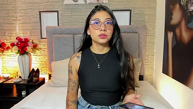 Snapshot of LanaRouse chatting on February 9, 2026, 10:41 pm LanaRouse online show from February 9, 2026, 10:41 pm