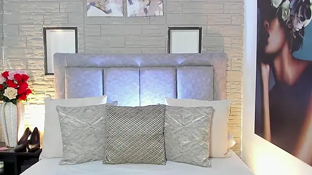 Snapshot of LanaRouse chatting on February 24, 2026, 10:32 pm LanaRouse online show from February 24, 2026, 10:32 pm