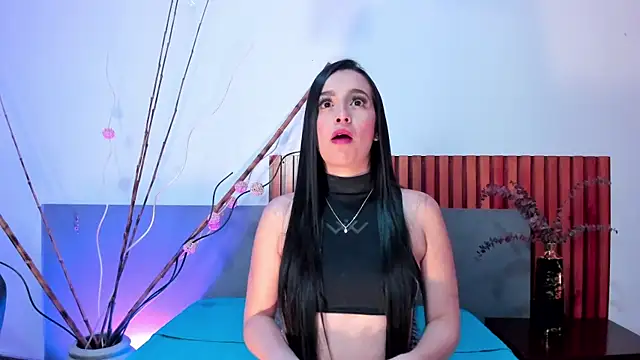 Snapshot of EllaVillaluna chatting on January 14, 2026, 1:42 am EllaVillaluna online show from January 14, 2026, 1:42 am