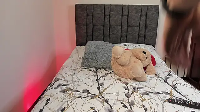 Snapshot of Annalia69 chatting on January 6, 2026, 8:29 am Annalia69 online show from January 6, 2026, 8:29 am