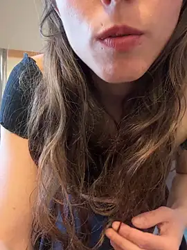 Snapshot of YourSlutQueen chatting on March 24, 2026, 1:44 pm YourSlutQueen online show from March 24, 2026, 1:44 pm