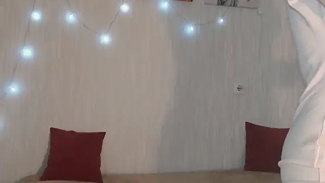 Snapshot of AnneNexxtDoor chatting on January 11, 2026, 4:08 am AnneNexxtDoor online show from January 11, 2026, 4:08 am