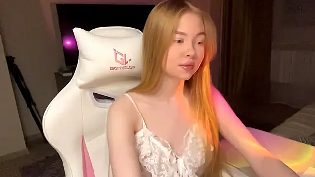 LumiSun online show from February 8, 2026, 7:33 pm