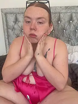 AnnieAinsx online show from April 28, 2026, 1:04 pm