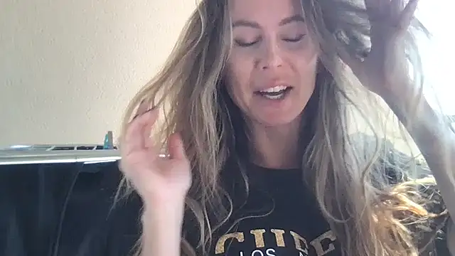 LeMilf online show from March 25, 2026, 12:04 pm