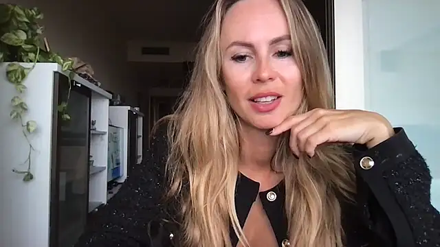 LeMilf online show from April 23, 2026, 8:43 am