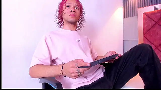 Snapshot of TAYSON_SCOTT chatting on December 17, 2025, 12:10 pm TAYSON SCOTT online show from December 17, 2025, 12:10 pm