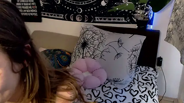 AlienforTwenty online show from March 1, 2026, 11:10 am