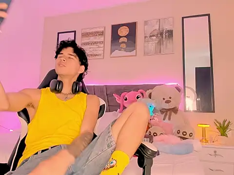 Snapshot of back_thomson chatting on February 22, 2026, 7:26 pm back thomson online show from February 22, 2026, 7:26 pm