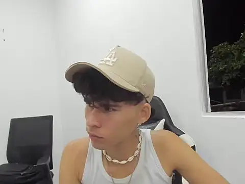 Snapshot of back_thomson chatting on December 17, 2025, 9:25 am back thomson online show from December 17, 2025, 9:25 am