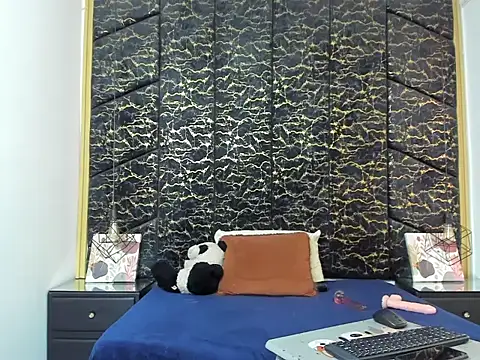 Snapshot of KendalLenox chatting on January 15, 2026, 1:14 pm KendalLenox online show from January 15, 2026, 1:14 pm