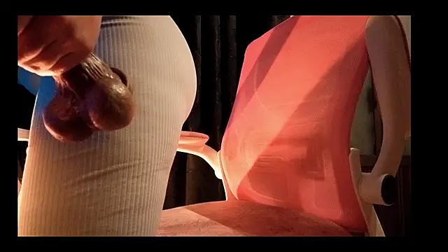 vickvalencia2 online show from April 14, 2026, 3:22 am