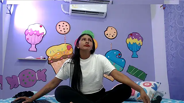 NOVAHOT98 online show from December 20, 2025, 8:22 pm