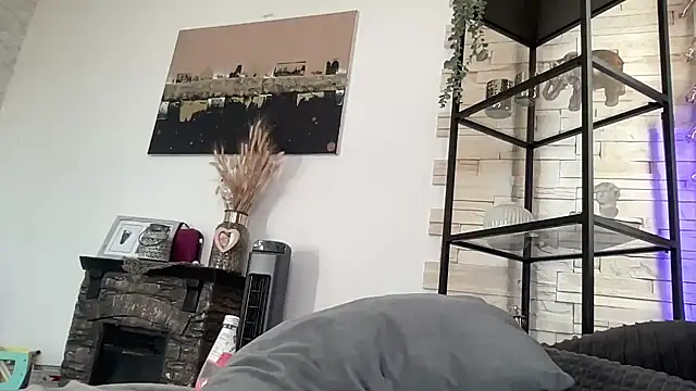 vinique99 online show from March 18, 2026, 3:24 pm