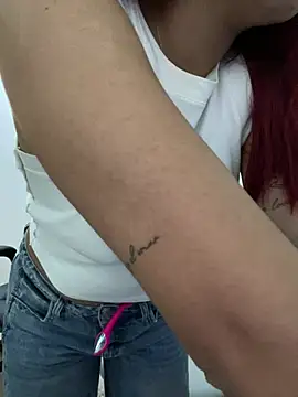 Snapshot of Zarahs_Blare1 chatting on February 3, 2026, 2:00 am Zarahs Blare1 online show from February 3, 2026, 2:00 am