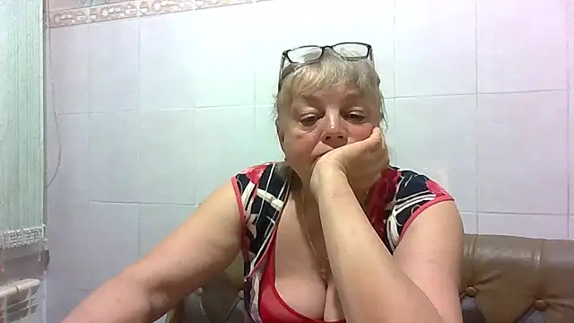 LinaLight88 online show from April 16, 2026, 9:39 pm