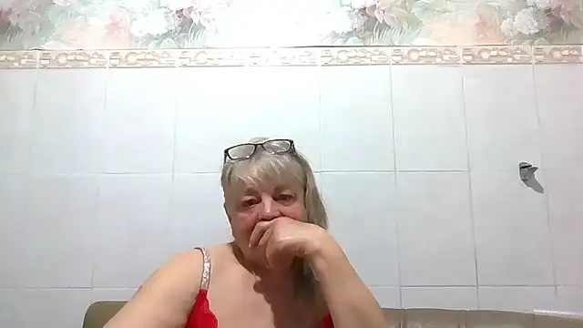 LinaLight88 online show from April 18, 2026, 7:58 pm