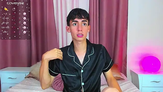 Snapshot of starboyy_77 chatting on January 7, 2026, 12:43 pm starboyy 77 online show from January 7, 2026, 12:43 pm