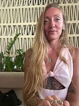 OpheliaRoxx online show from February 2, 2026, 4:00 am