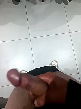 dav77360 online show from April 19, 2026, 9:50 pm