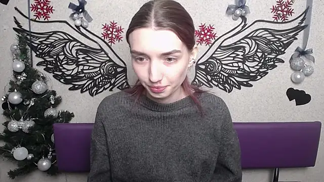 LisaDarcy online show from December 16, 2025, 1:59 pm