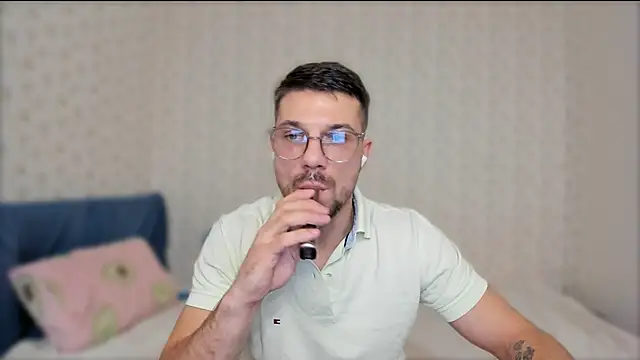 Snapshot of Tony_Wolf chatting on December 21, 2025, 8:53 pm Tony Wolf online show from December 21, 2025, 8:53 pm