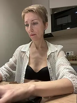 Snapshot of Sensual_Flower chatting on February 2, 2026, 6:45 am Sensual Flower online show from February 2, 2026, 6:45 am