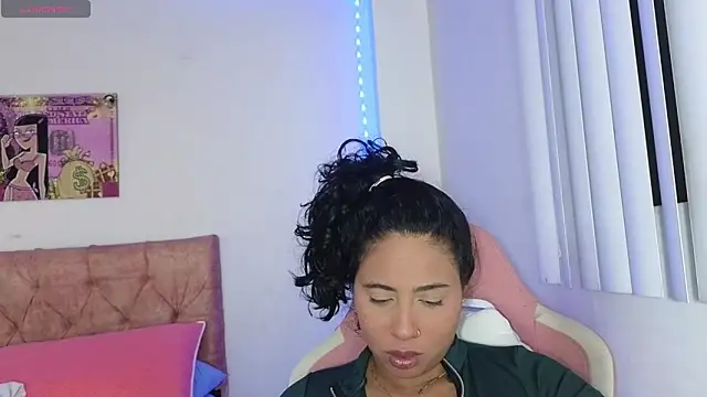 Snapshot of Valery__lovex chatting on March 2, 2026, 8:32 am Valery lovex online show from March 2, 2026, 8:32 am