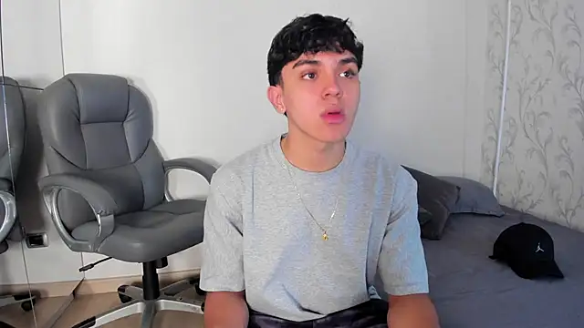  TaylorBlack online show from April 4, 2026, 11:39 am