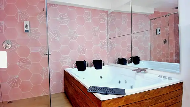  TaylorBlack online show from March 21, 2026, 11:36 am