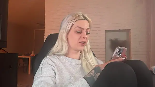 Melina Diamond online show from January 11, 2026, 12:28 am