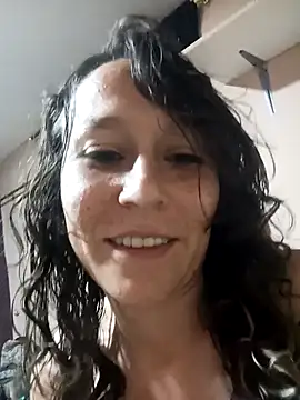 Snapshot of riquimona chatting on December 16, 2025, 12:15 am riquimona online show from December 16, 2025, 12:15 am