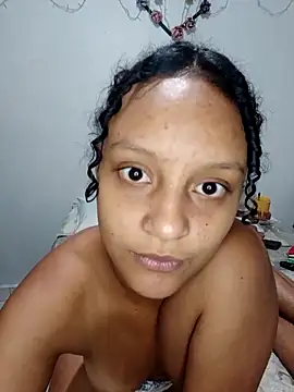 Snapshot of LolaAndBugs_ chatting on February 6, 2026, 11:45 pm LolaAndBugs online show from February 6, 2026, 11:45 pm