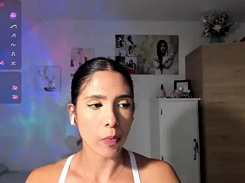 Snapshot of VEROSlen- chatting on December 22, 2025, 8:53 pm VEROSlen- online show from December 22, 2025, 8:53 pm