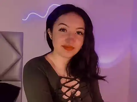 Lyra Monrroy online show from December 22, 2025, 1:28 am