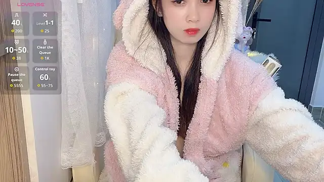 Snapshot of LINAA-KUTE chatting on February 12, 2026, 12:27 pm LINAA-KUTE online show from February 12, 2026, 12:27 pm