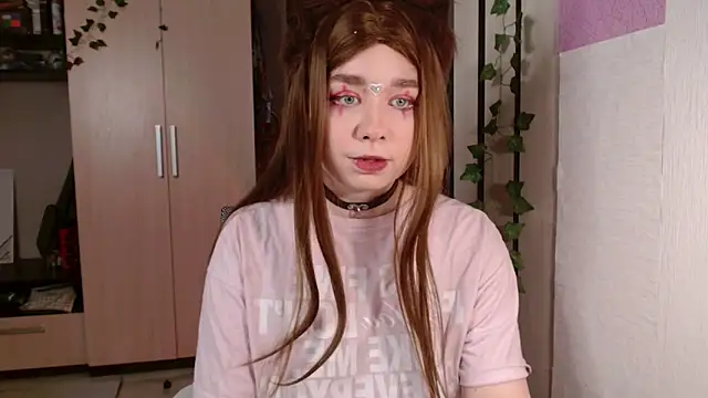 Yuly Soft online show from December 18, 2025, 4:22 pm