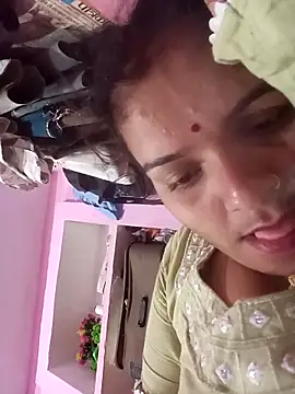 Snapshot of Uma_pande chatting on February 7, 2026, 11:35 pm Uma pande online show from February 7, 2026, 11:35 pm