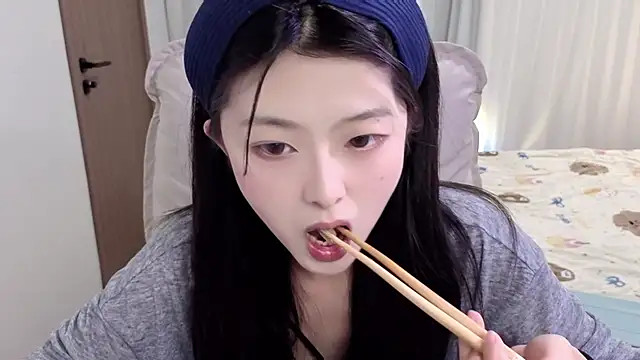 Snapshot of Koikoi___ chatting on February 25, 2026, 12:38 pm Koikoi online show from February 25, 2026, 12:38 pm