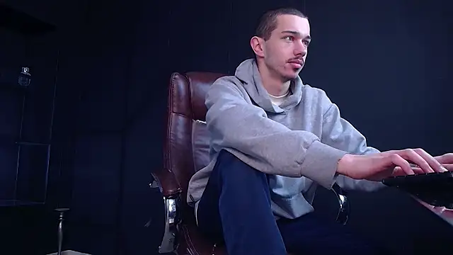 KaydenDrew online show from December 17, 2025, 5:23 am