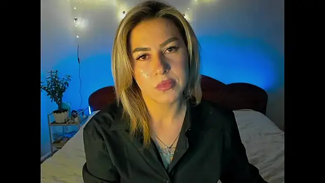 Snapshot of Roxi_Joy chatting on January 18, 2026, 5:27 pm Roxi Joy online show from January 18, 2026, 5:27 pm