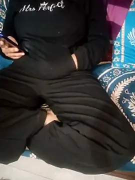 Snapshot of Sofia-111 chatting on February 18, 2026, 12:23 pm Sofia-111 online show from February 18, 2026, 12:23 pm