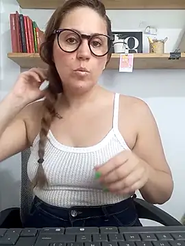 SofiEsteves online show from March 28, 2026, 1:23 pm