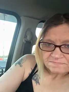 lindzybella online show from May 14, 2026, 12:29 am