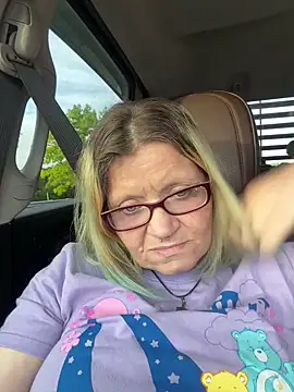 lindzybella online show from April 30, 2026, 11:42 pm